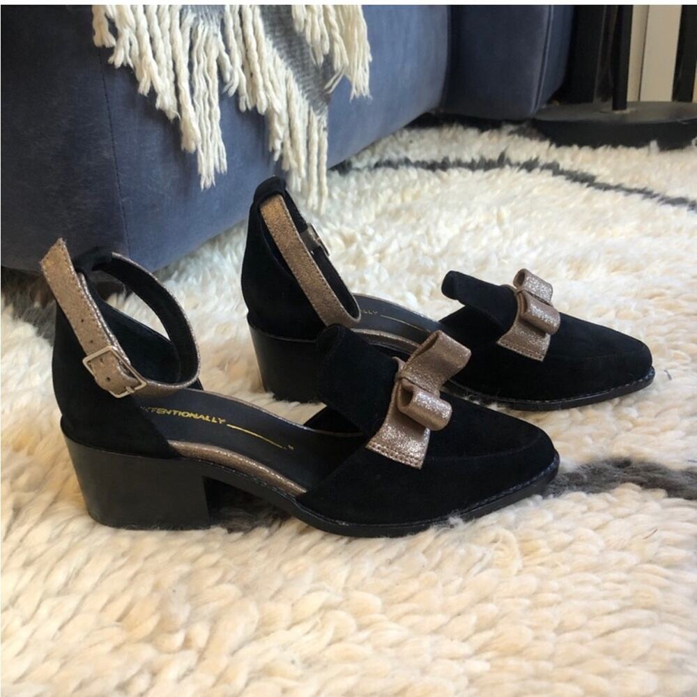 Intentionally Blank Black Dean Flats